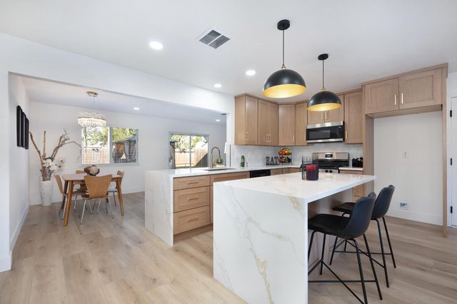 5120 Rabeneck Way, Fair Oaks, CA 95628