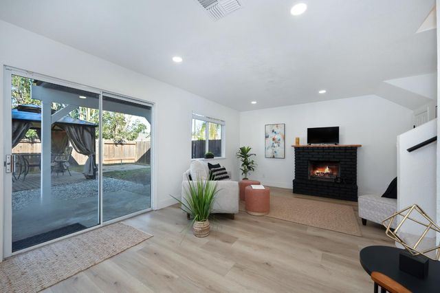 5120 Rabeneck Way, Fair Oaks, CA 95628