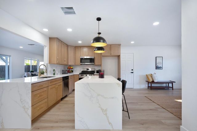 5120 Rabeneck Way, Fair Oaks, CA 95628