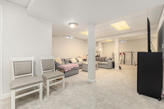 109 Leicester Road, Munster, IN 46321