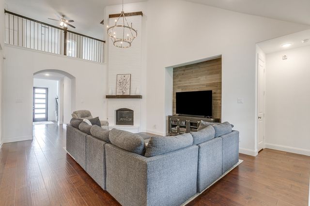 1800 Shade Tree Street, Fort Worth, TX 76008