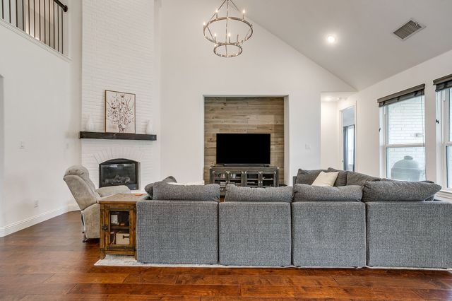 1800 Shade Tree Street, Fort Worth, TX 76008