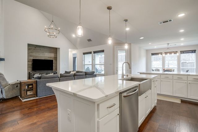 1800 Shade Tree Street, Fort Worth, TX 76008