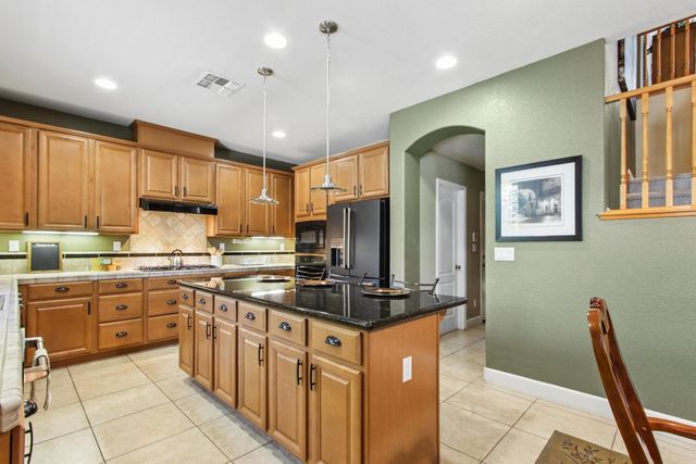 7708 Ocean Park Dr, Antelope, CA 95843