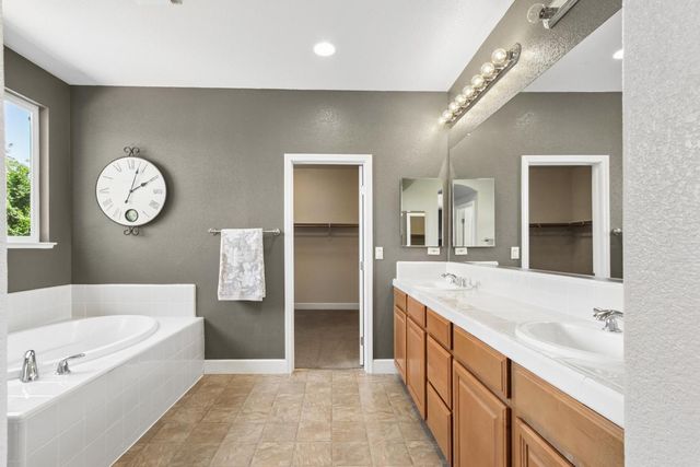 7708 Ocean Park Dr, Antelope, CA 95843
