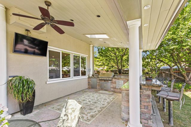 7708 Ocean Park Dr, Antelope, CA 95843