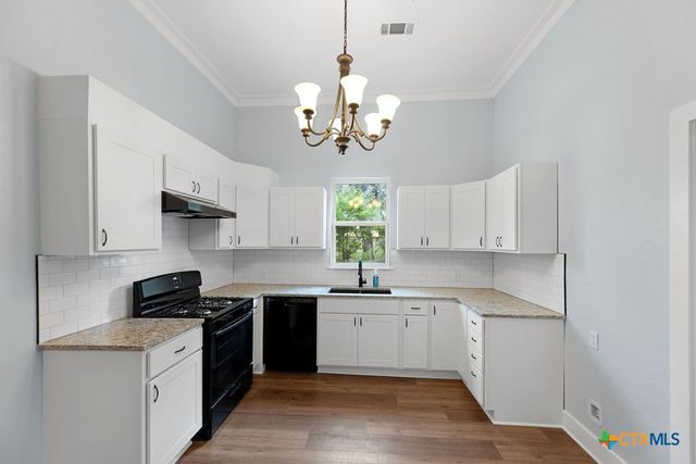 607 W 3rd Street, Eddy, TX 76524