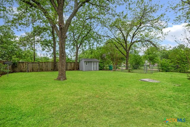 607 W 3rd Street, Eddy, TX 76524