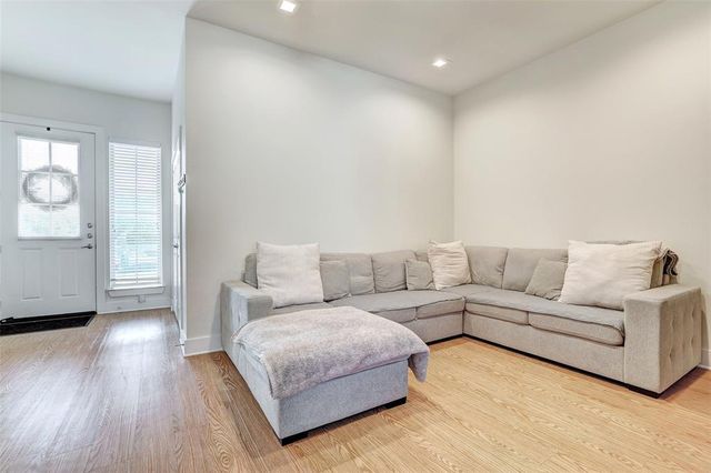 2400 Louis Henna BLVD 305, Round Rock, TX 78664