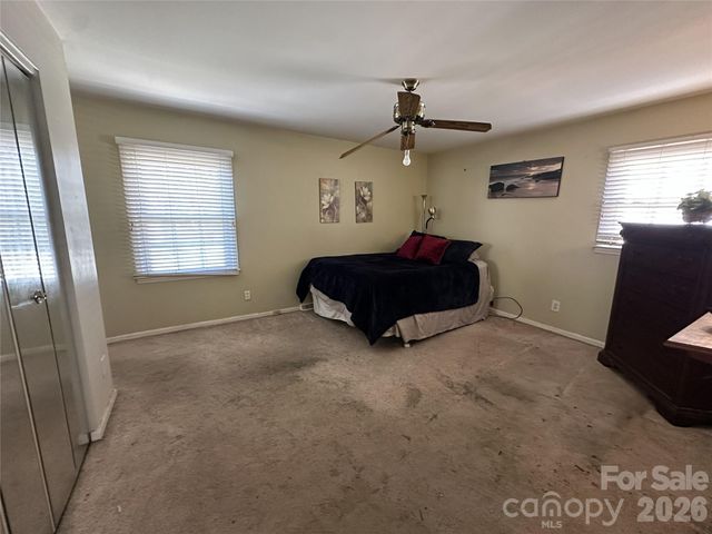 6120 Farm Pond Lane, Charlotte, NC 28212