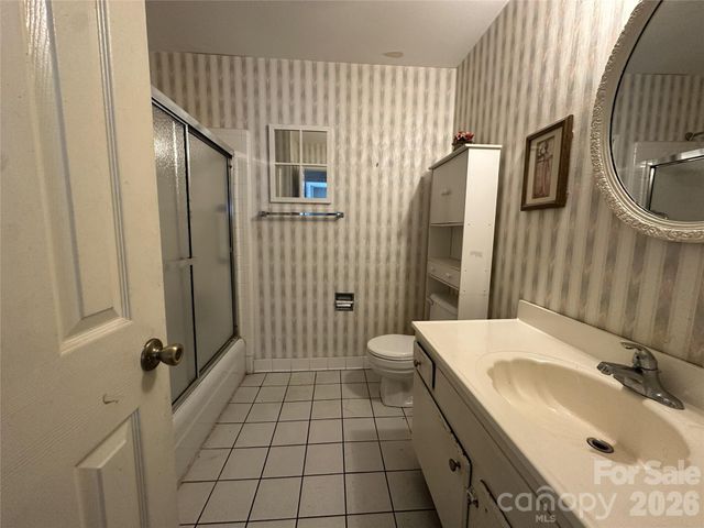 6120 Farm Pond Lane, Charlotte, NC 28212