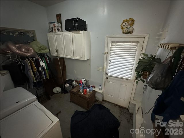 6120 Farm Pond Lane, Charlotte, NC 28212