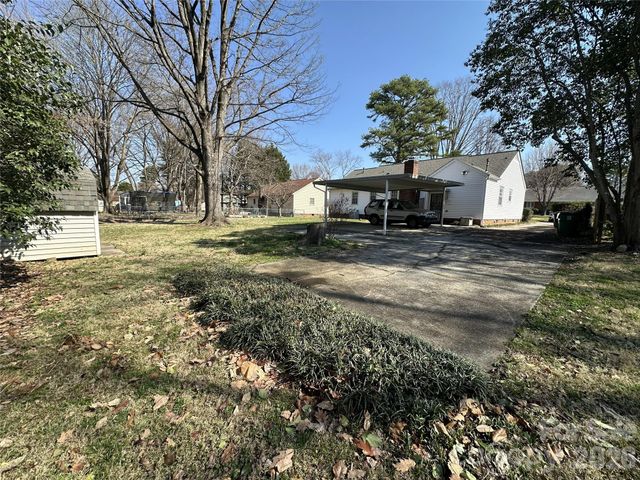 6120 Farm Pond Lane, Charlotte, NC 28212