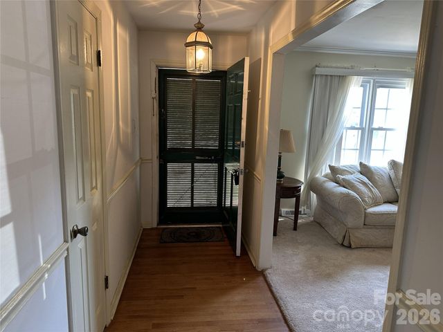 6120 Farm Pond Lane, Charlotte, NC 28212