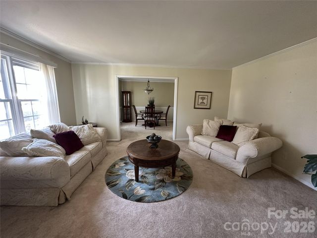 6120 Farm Pond Lane, Charlotte, NC 28212