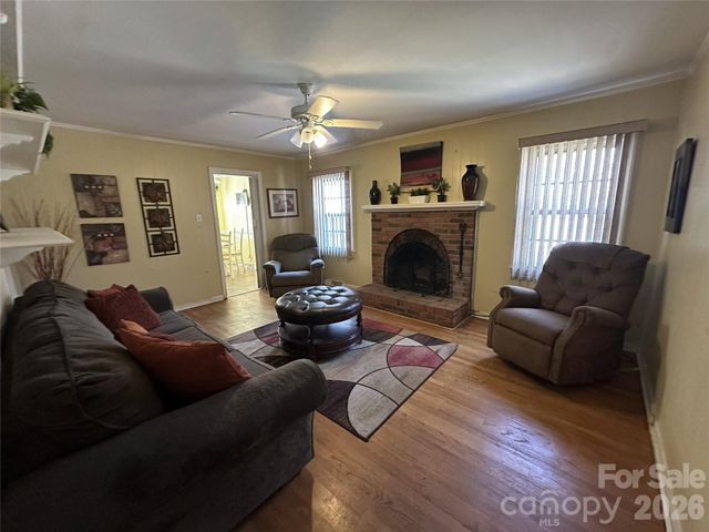 6120 Farm Pond Lane, Charlotte, NC 28212