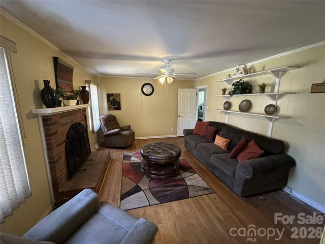 6120 Farm Pond Lane, Charlotte, NC 28212