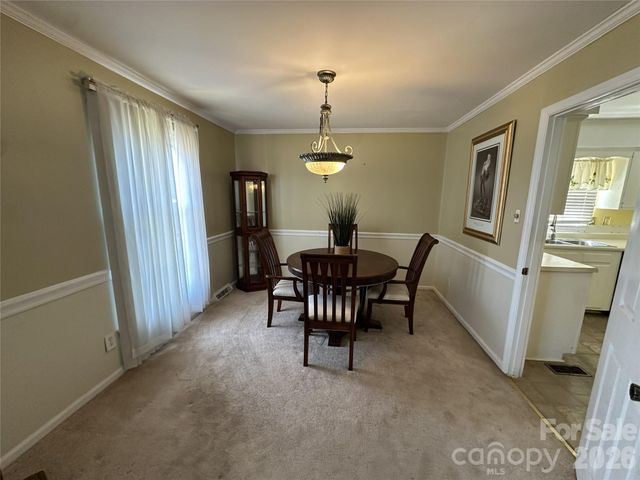 6120 Farm Pond Lane, Charlotte, NC 28212