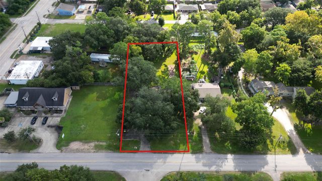 1303 Lake Road, La Marque, TX 77568
