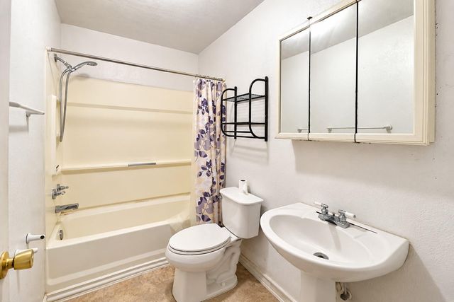1303 Lake Road, La Marque, TX 77568