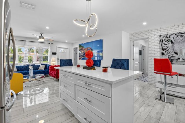 449 SW 4th Avenue, Boynton Beach, FL 33435