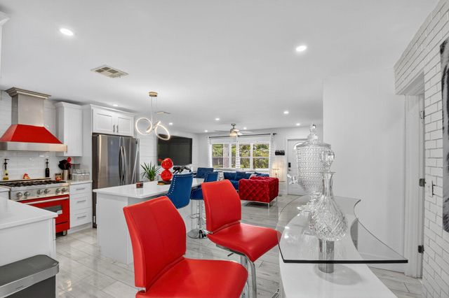 449 SW 4th Avenue, Boynton Beach, FL 33435