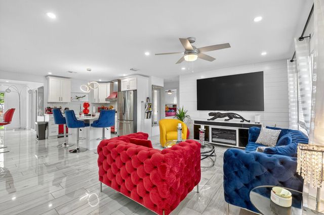 449 SW 4th Avenue, Boynton Beach, FL 33435