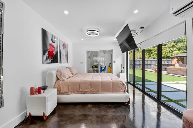 449 SW 4th Avenue, Boynton Beach, FL 33435