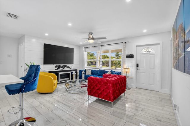 449 SW 4th Avenue, Boynton Beach, FL 33435