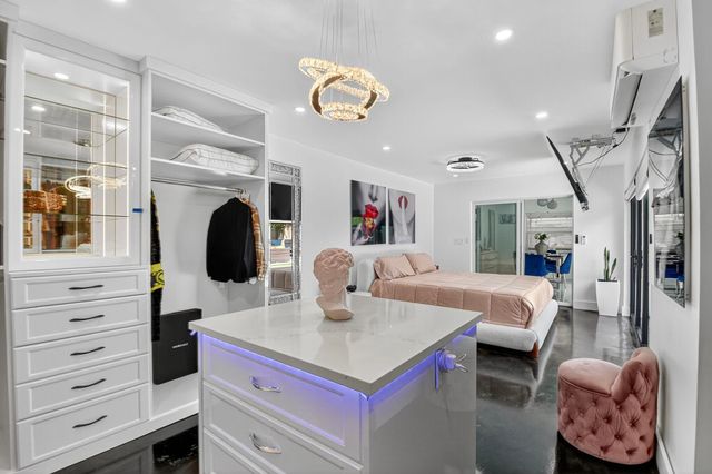 449 SW 4th Avenue, Boynton Beach, FL 33435