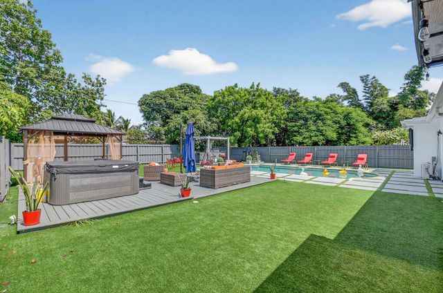 449 SW 4th Avenue, Boynton Beach, FL 33435