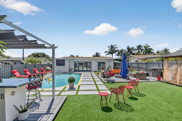 449 SW 4th Avenue, Boynton Beach, FL 33435