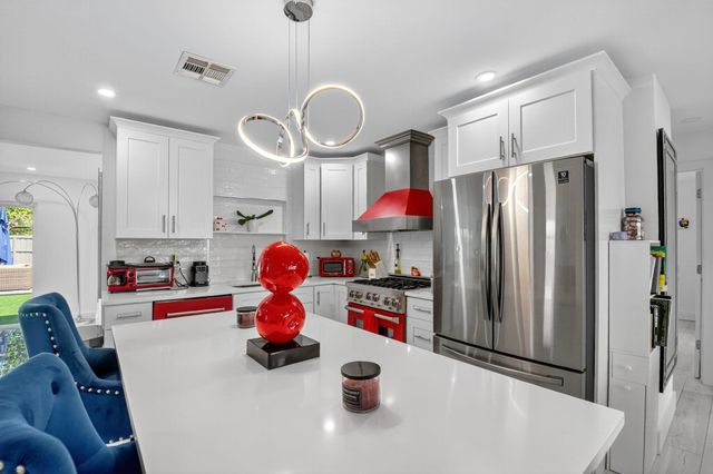 449 SW 4th Avenue, Boynton Beach, FL 33435