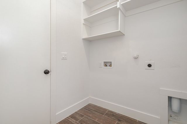 230 Flying Bridge Drive, Gun Barrel City, TX 75156