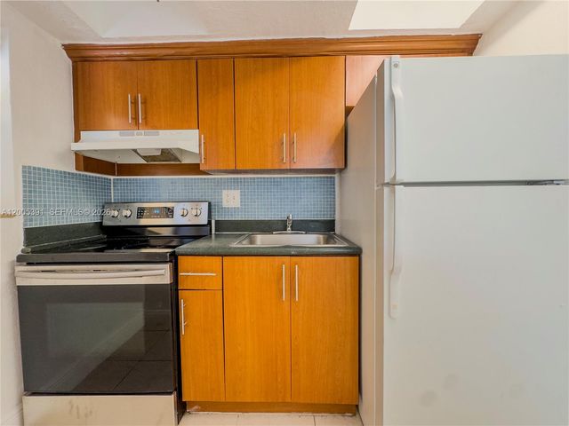 4061 N Dixie Hwy 9, Oakland Park, FL 33334