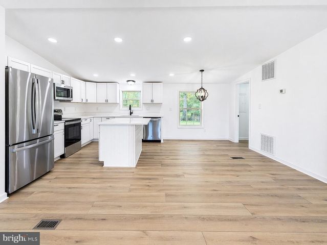 310 JASMINE LN, Martinsburg, WV 25401