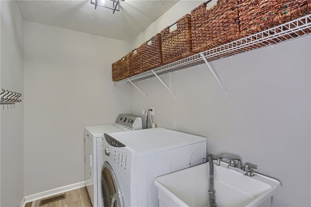 1821 Pioneer Drive, Franklin Park, PA 15143