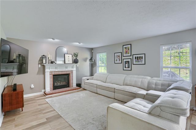 1821 Pioneer Drive, Franklin Park, PA 15143