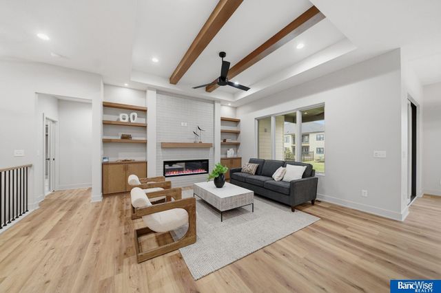 8015 S 43 Street, Lincoln, NE 68516