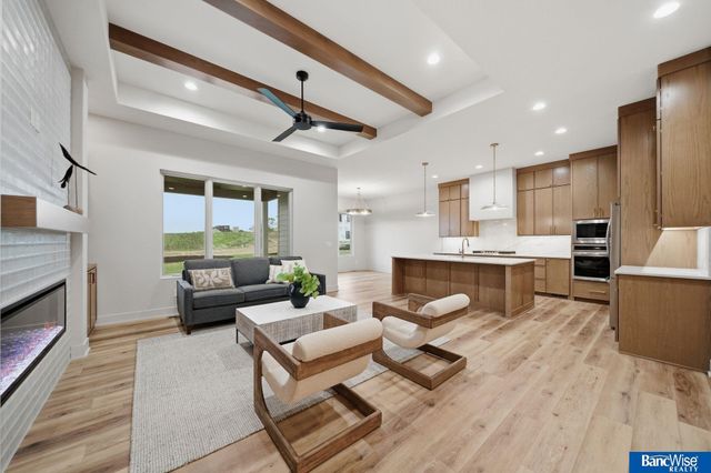 8015 S 43 Street, Lincoln, NE 68516