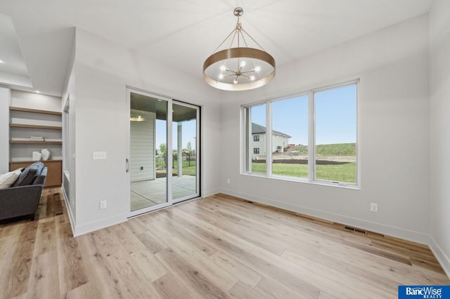 8015 S 43 Street, Lincoln, NE 68516