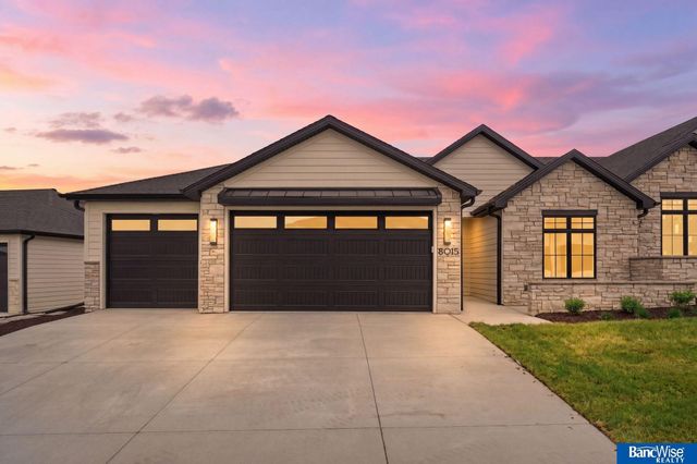 8015 S 43 Street, Lincoln, NE 68516