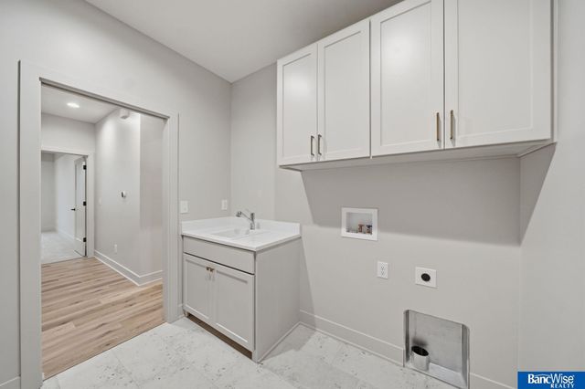 8015 S 43 Street, Lincoln, NE 68516