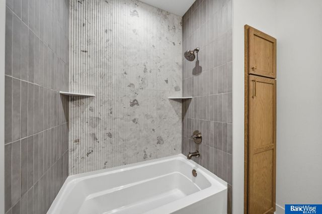 8015 S 43 Street, Lincoln, NE 68516