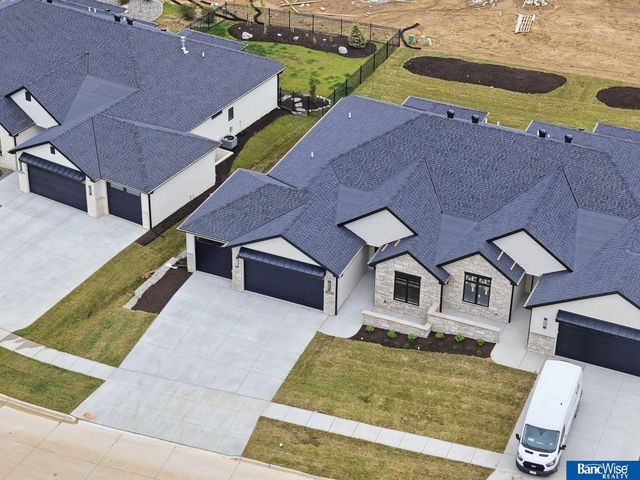 8015 S 43 Street, Lincoln, NE 68516