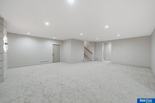 8015 S 43 Street, Lincoln, NE 68516