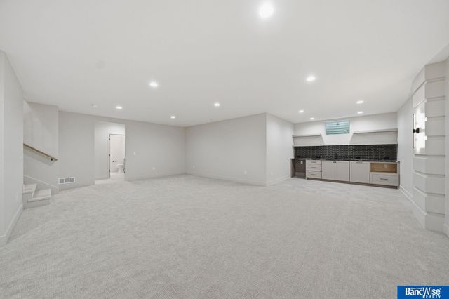 8015 S 43 Street, Lincoln, NE 68516