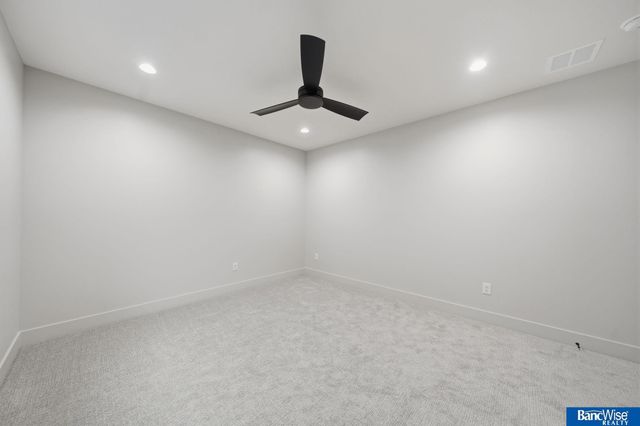 8015 S 43 Street, Lincoln, NE 68516