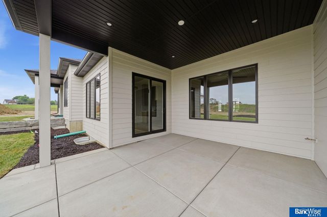 8015 S 43 Street, Lincoln, NE 68516
