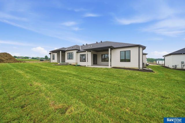 8015 S 43 Street, Lincoln, NE 68516